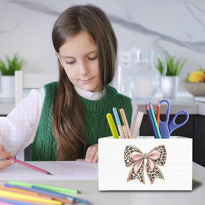 Leopard Coquette Bow Pen Holder for Desk, Pink and Cheetah Print Pencil Organizer, Preppy Trendy Leopard Bow Wooden Box Sign Desk Decor for Girls Bedroom Home Decoration