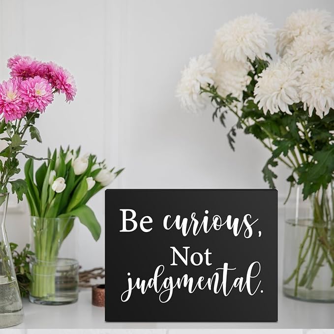 mmiishe Inspirational Wooden Box Sign Decorative Motivational Be Curious Not Judgmental Wood Box Sign Home Bedroom Office Decor Rustic Farmhouse Square Desk Decor Sign for Shelf 6 x 8 Inches Black