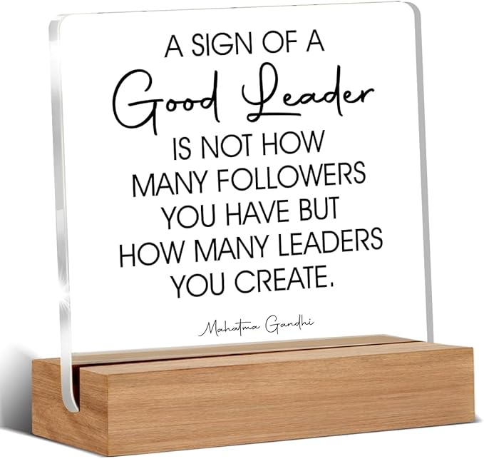 Leader Gift for Men Women Boss Mentor Leadership Gifts a Sign of a Good Leader Sayings Clear Desk Decorations Acrylic Sign With Wooden Stand for Desk Table Shelf