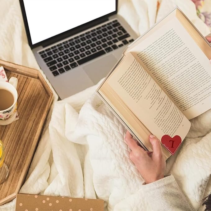 Personalized Leather Heart Bookmark, 26 Letters Customized Corner Book Mark for Reading Women, Book Marker with Initials，Cute Gifts (Light Pink+Deep Pink+Green+Light Brown, E)