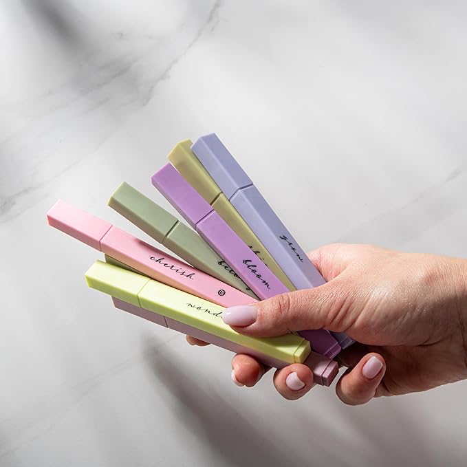 DIVERSEBEE Bible Highlighters with Soft Chisel Tip, 8 Pack Assorted Colors Pens No Bleed, Quick Dry, Cute Aesthetic Markers, Bible Study Journaling Supplies and Accessories (Figs)