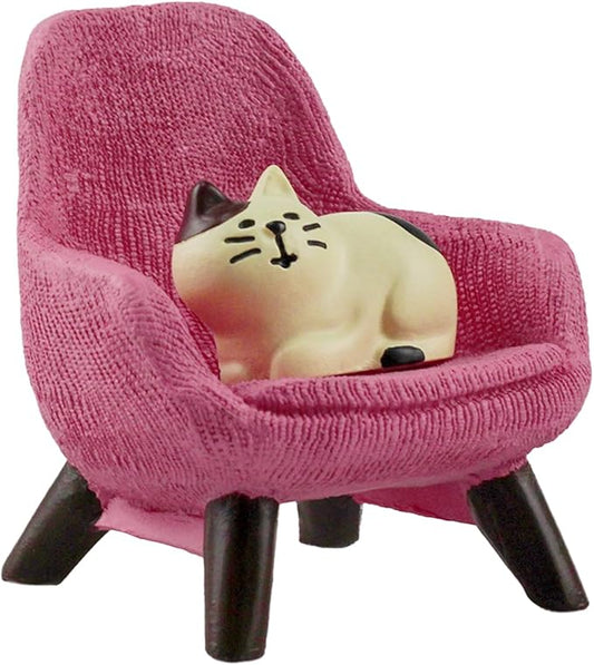 Miniature Cat Figurines with Small Sofa - Resin Mini Cat Figures, Kitten Miniature Desk Accessories - Perfect Cute Cat Gift for Cat Lovers (Pink Sofa)