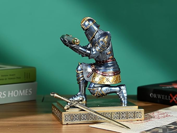 King's Guard Knight Pen Holder Pen Stand Desk Organizers and Accessories Resin Pencil Holder as Gift for Office and Home (Blue)