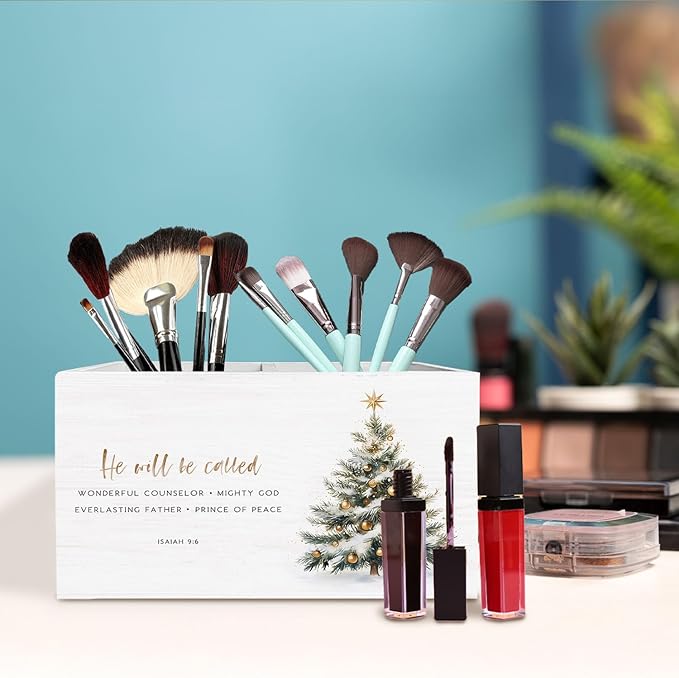 Christian Christmas Tree Pen Holder for Desk, Isaiah 9:6 Bible Verse Wooden Box Sign Desk Decor for Home Office Decoration, Glitter Xmas Tree Pencil Organizer, Christian Christmas Decor