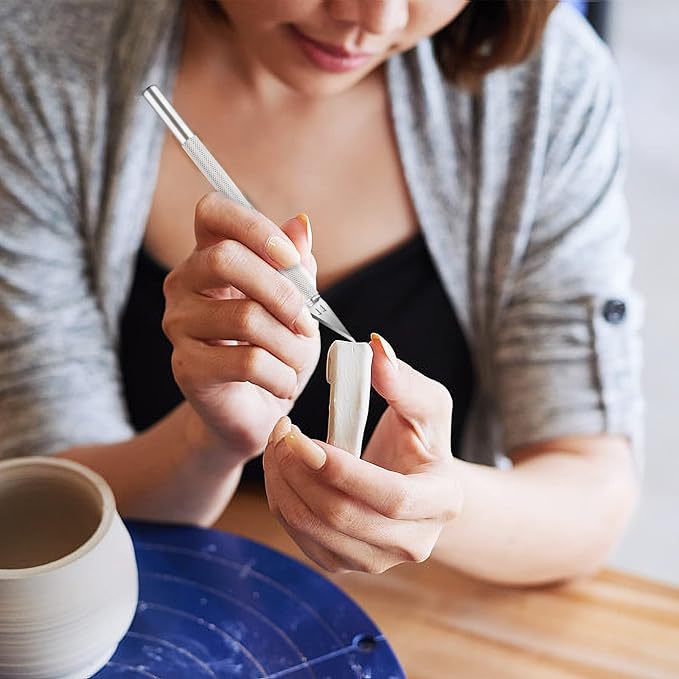 DIYSELF 20PCS Craft Knife Blades, SK5 Carbon Steel #11 Exacto Knife Blades Refill Hobby Art Blade Exacto Blade Cutting Tool with Storage Case for Craft, Hobby, Scrapbooking, Stencil