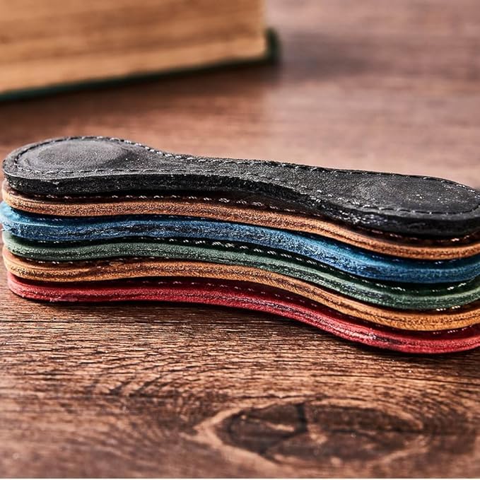 Personalized Magnetic Leather Bookmark, 26 Letters Custom Leather Bookmarks, Handmade, Leather Magnetic Bookmark for Book Lovers Readers Women Kid(Black，R）