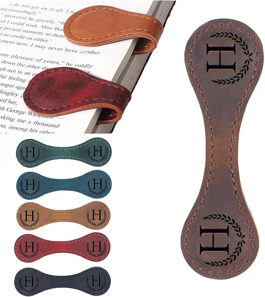 Personalized Magnetic Leather Bookmark, 26 Letters Custom Leather Bookmarks, Handmade, Leather Magnetic Bookmark for Book Lovers Readers Women Kid(Brown，H）