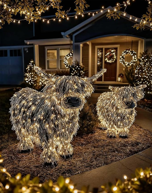 Highland Cow Christmas Decor - Cute LED Light-Up Outdoor Decorations for The Holiday Season, Highland Cow Lighted Yard Art for Front Garden, Porch, Farmhouse, Lawn (1Pcs)