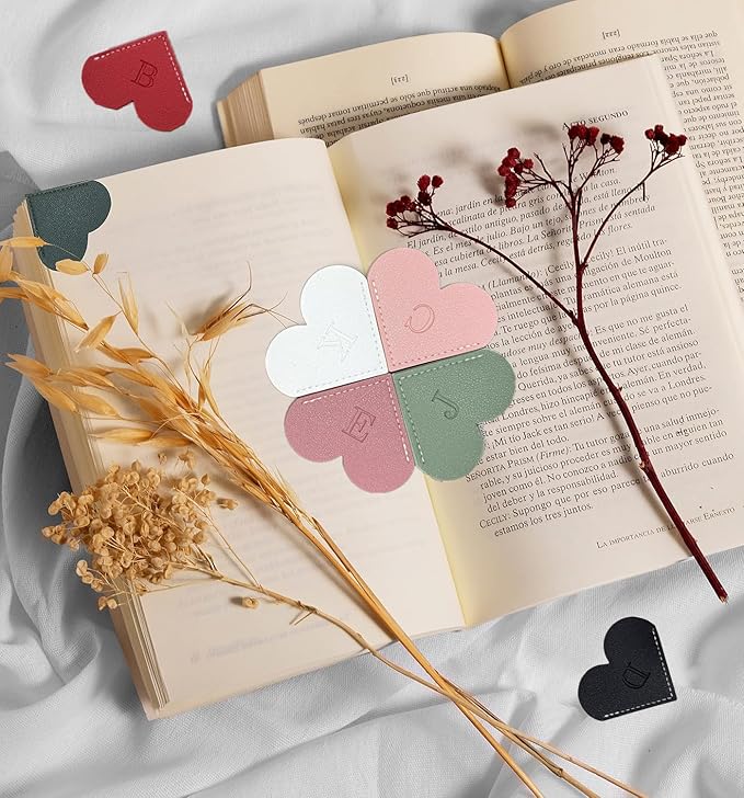 Personalized Leather Heart Bookmark, 26 Letters Customized Corner Book Mark for Reading Women, Book Marker with Initials，Cute Gifts (Light Pink+Deep Pink, Z)