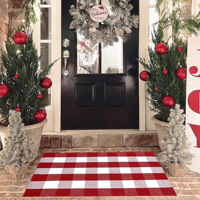 Christmas Red and White Plaid Rug, 28 x 43 Inches Cotton Hand-Woven Layered Door Mat for Front Porch, Entryway, Outdoor Holiday Decor, Washable Buffalo Check Rug for Home, Patio, Kitchen