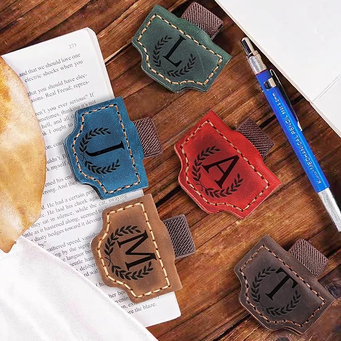 Personalized Bygone Mark Bookmark with Pen Holder, Leather Magnetic Bookmark 26 Letters Name Initial Bookmarks for Readers, Book Lover Gifts for Women Men Notebook Accessories (Green, U)