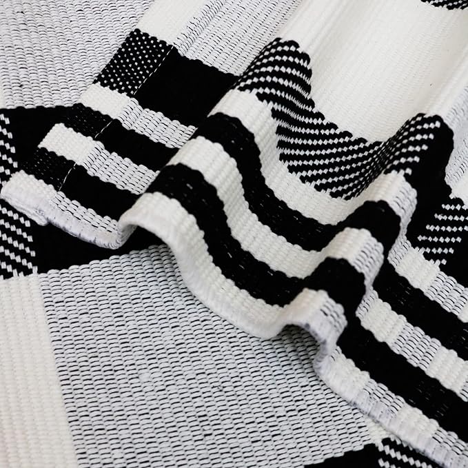 Buffalo Plaid Rug 4' x 6' Black and White Outtdoor Rug Cotton Hand-Woven Checkered Front Welcome Door Mat Indoor/Outdoor Area Rug for Front Porch,Kitchen,Bathroom,Entry Way,Living Room (4' x 6')