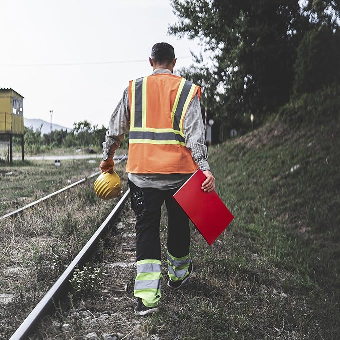 Durable 11x17 Professional Compressed Fiberboard Report Covers – Pack of 10 (Executive Red)