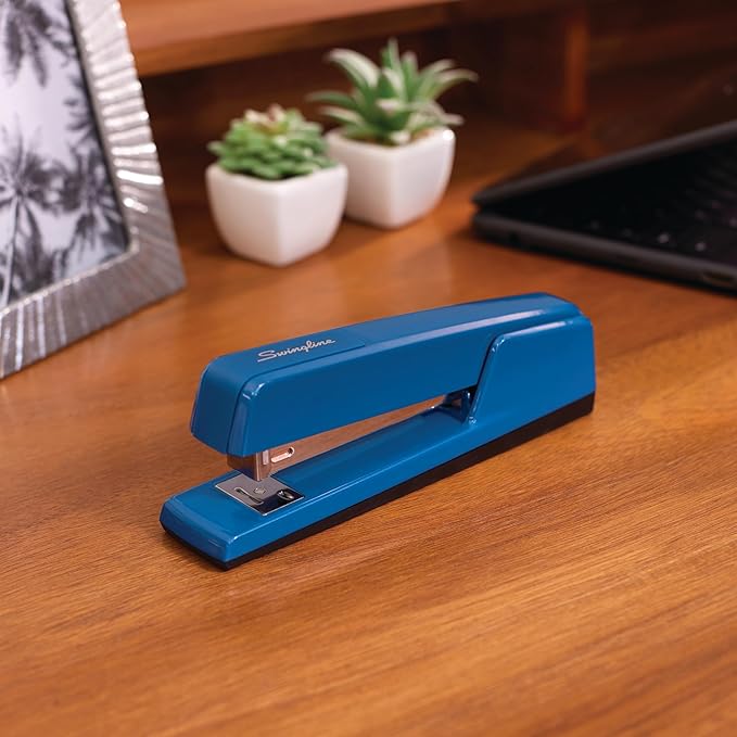 Swingline Stapler, 30 Sheet Capacity, 747 Classic Stapler, Jam Free, Metal, Royal Blue (74724)