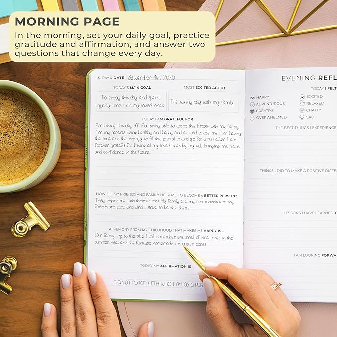 Clever Fox Gratitude Journal – Happiness, Positivity & Affirmation Daily Journal – Inspirational Daily Notebook – 3 Months, A5 (Spring Green)