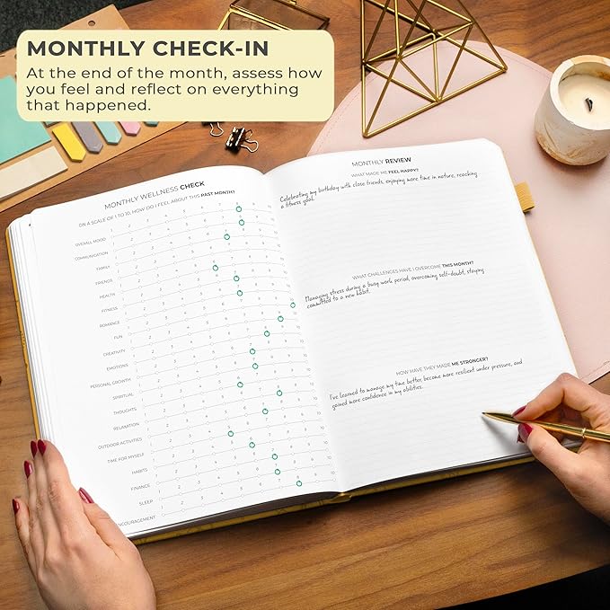 Clever Fox Gratitude Journal Large – Happiness, Positivity & Affirmation Journal – Inspirational Daily Notebook, 3 Months, 8.3x11” (Amber Yellow)