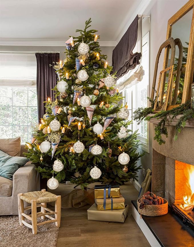 4.7 Inch Large Champagne Gold Christmas Ornaments 4Pcs Christmas Tree Balls Ornaments Shatterproof Christmas Ornaments for Xmas Tree Decor for Holiday Party Wreath Home Decor (Champagne, 120mm)